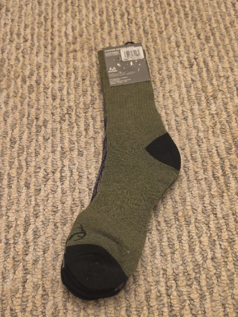 Realtree Men's Black and Multicolor Knit Crew Socks